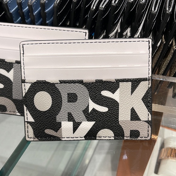 MICHAEL KORS MENS
Cooper Graphic Logo Tall Card Case
36S3LCOD2U
Black Multi NWT - Picture 2 of 16